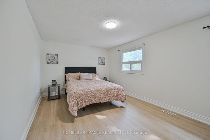 Photo 23 at 32 Woodsview Avenue, Clairville, Toronto