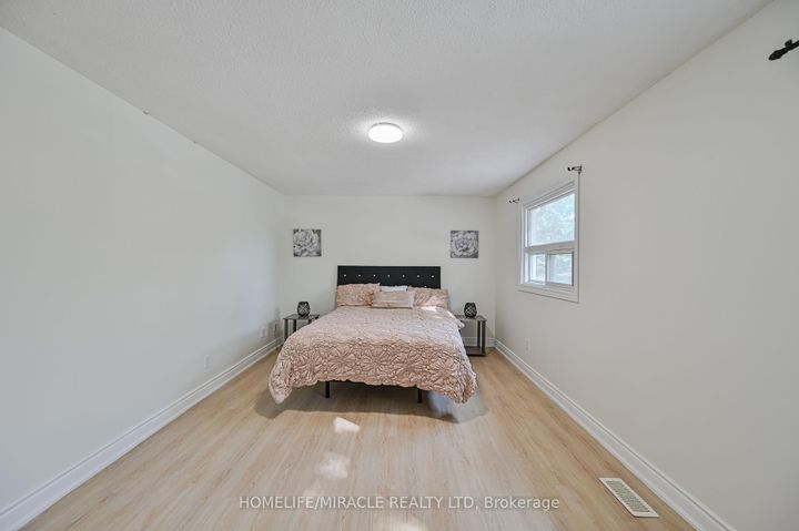 Photo 24 at 32 Woodsview Avenue, Clairville, Toronto