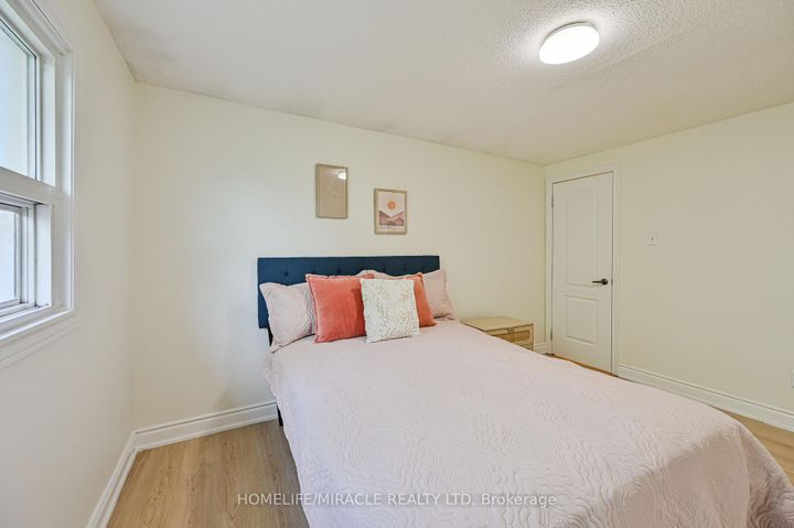 Photo 29 at 32 Woodsview Avenue, Clairville, Toronto