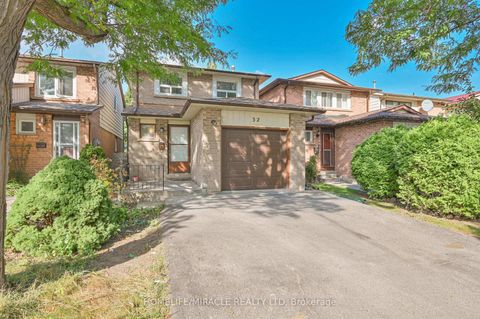 Photo 2 at 32 Woodsview Avenue, Clairville, Toronto