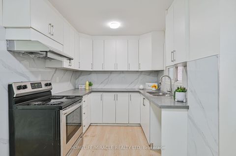 Photo 14 at 32 Woodsview Avenue, Clairville, Toronto