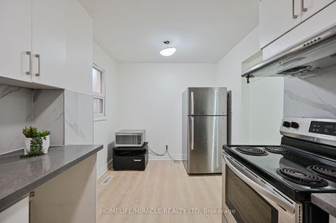 Photo 17 at 32 Woodsview Avenue, Clairville, Toronto