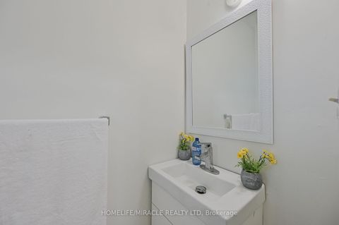 Photo 21 at 32 Woodsview Avenue, Clairville, Toronto