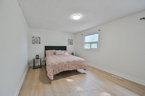 Photo 23 at 32 Woodsview Avenue, Clairville, Toronto
