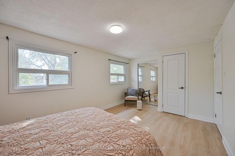 Photo 26 at 32 Woodsview Avenue, Clairville, Toronto