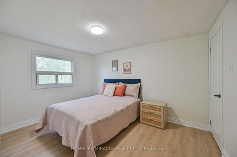 Photo 27 at 32 Woodsview Avenue, Clairville, Toronto