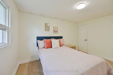 Photo 29 at 32 Woodsview Avenue, Clairville, Toronto