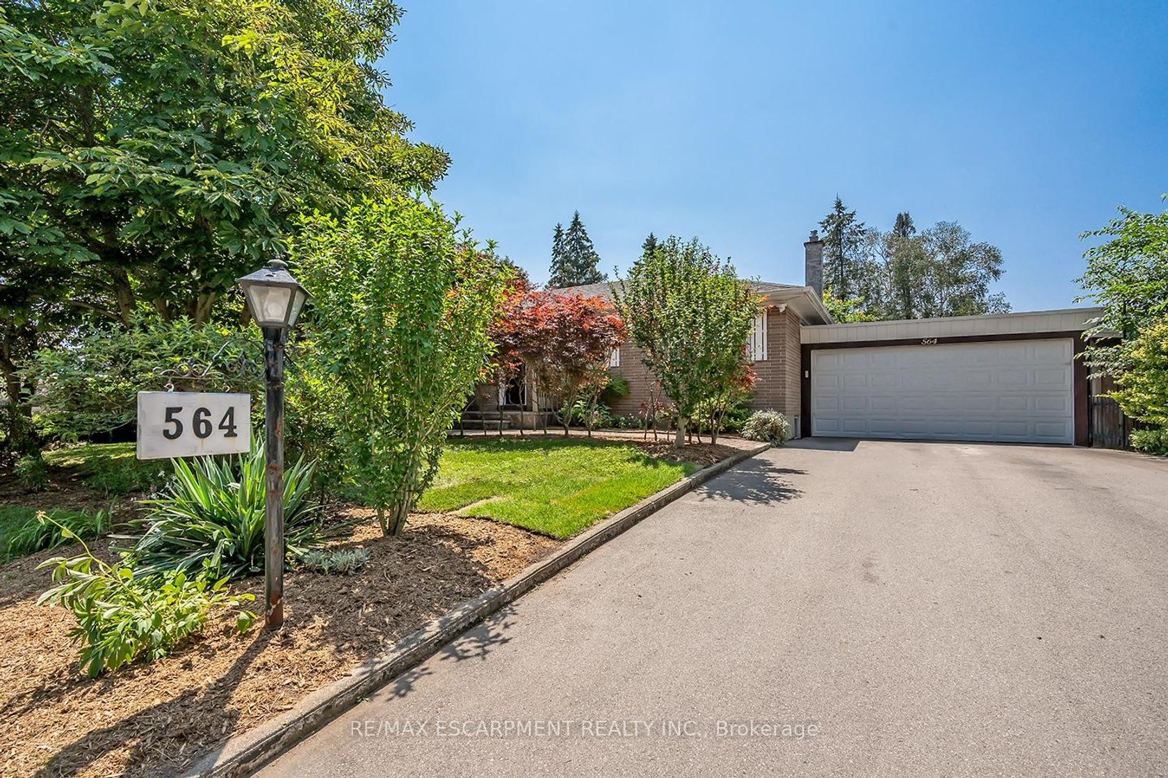 564 Maplehill Drive, Roseland, Burlington 