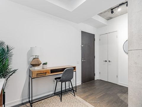 Photo 2 at 418 - 560 King Street W, Waterfront Communities C1, Toronto