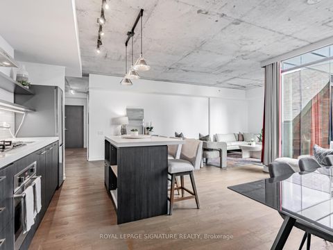 Photo 4 at 418 - 560 King Street W, Waterfront Communities C1, Toronto