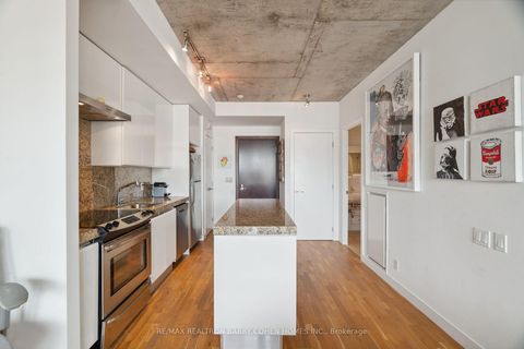 Photo 2 at 911 - 75 Portland Street, Waterfront Communities C1, Toronto
