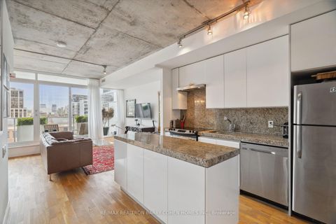 Photo 4 at 911 - 75 Portland Street, Waterfront Communities C1, Toronto