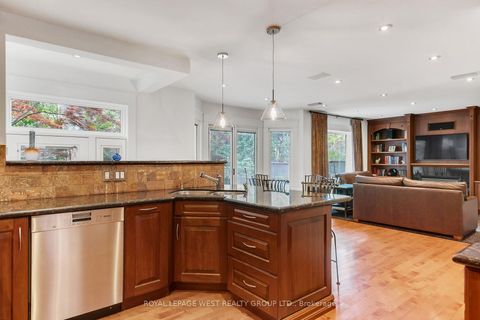 Photo 21 at 14 Dunedin Drive, Kingsway South, Toronto
