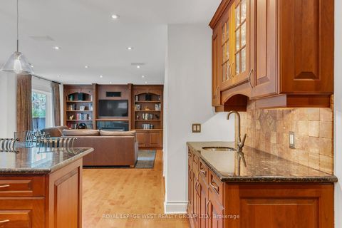 Photo 22 at 14 Dunedin Drive, Kingsway South, Toronto
