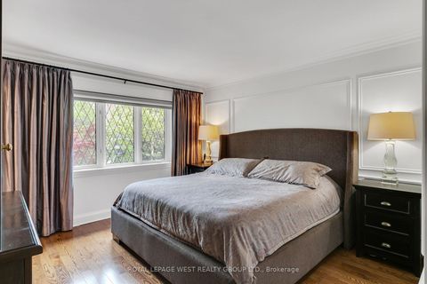 Photo 28 at 14 Dunedin Drive, Kingsway South, Toronto