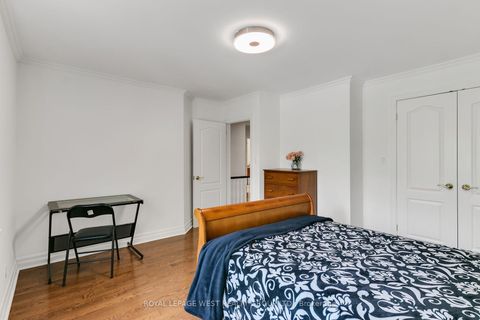 Photo 35 at 14 Dunedin Drive, Kingsway South, Toronto