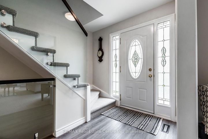 Photo 7 at 29 stockman Crescent, Georgetown, Halton Hills