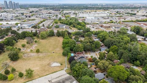 Photo 10 at 235 Birkdale Road, Bendale, Toronto