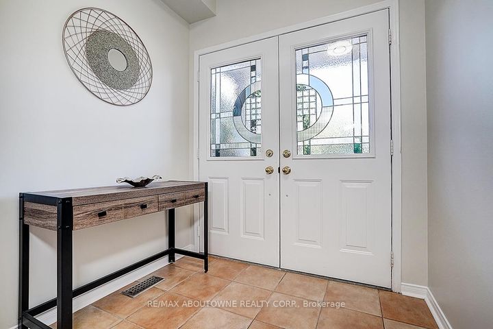Photo 2 at 5575 Margarita Crescent, Churchill Meadows, Mississauga