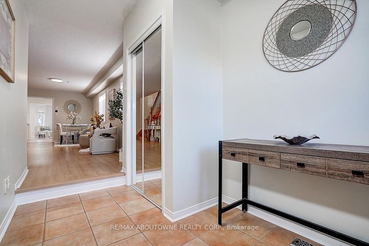 Photo 3 at 5575 Margarita Crescent, Churchill Meadows, Mississauga