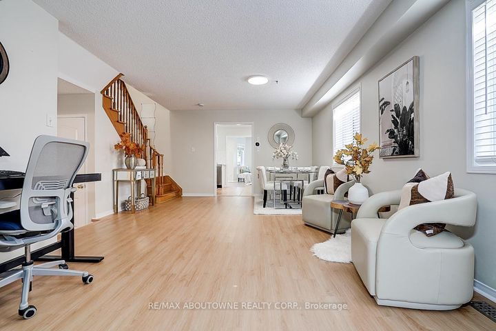 Photo 4 at 5575 Margarita Crescent, Churchill Meadows, Mississauga