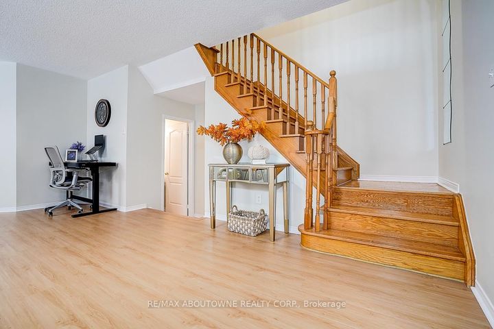 Photo 9 at 5575 Margarita Crescent, Churchill Meadows, Mississauga