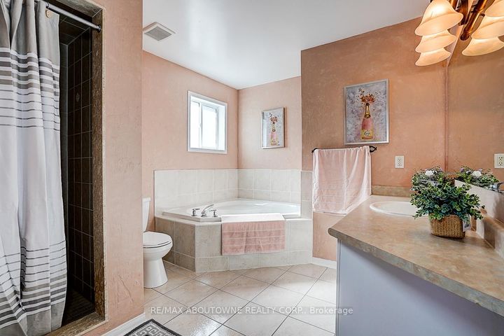Photo 32 at 5575 Margarita Crescent, Churchill Meadows, Mississauga