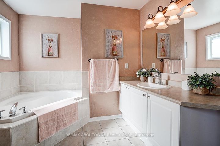Photo 33 at 5575 Margarita Crescent, Churchill Meadows, Mississauga