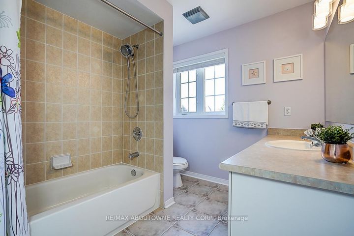Photo 40 at 5575 Margarita Crescent, Churchill Meadows, Mississauga