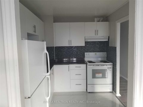 Photo 3 at 1607 - 715 Don Mills Road, Flemingdon Park, Toronto