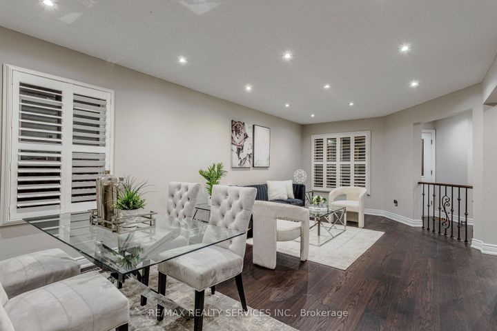 Photo 8 at 32 Heddon Court, Heart Lake East, Brampton