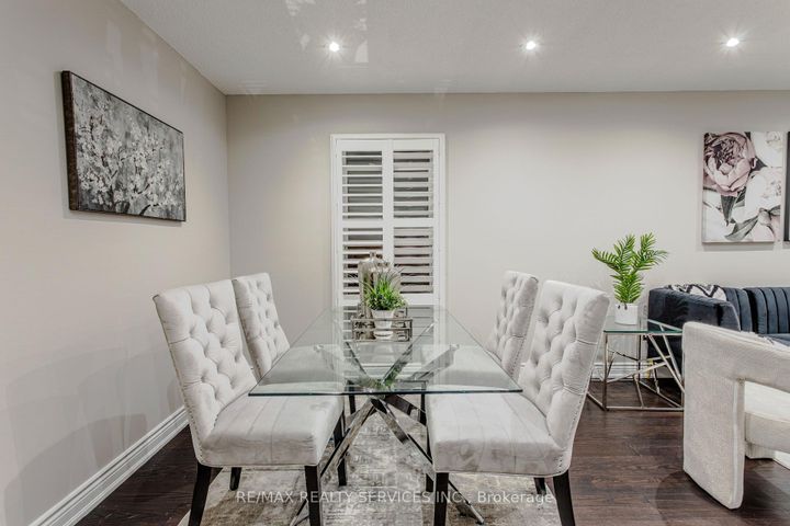 Photo 9 at 32 Heddon Court, Heart Lake East, Brampton