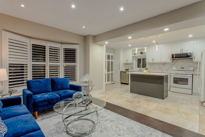 Photo 15 at 32 Heddon Court, Heart Lake East, Brampton