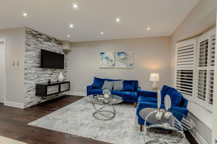 Photo 17 at 32 Heddon Court, Heart Lake East, Brampton