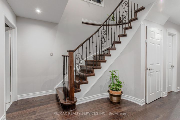 Photo 19 at 32 Heddon Court, Heart Lake East, Brampton