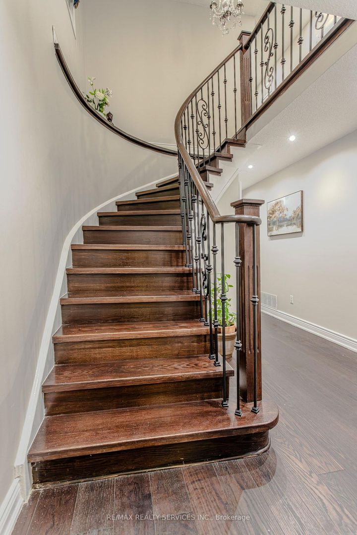 Photo 21 at 32 Heddon Court, Heart Lake East, Brampton