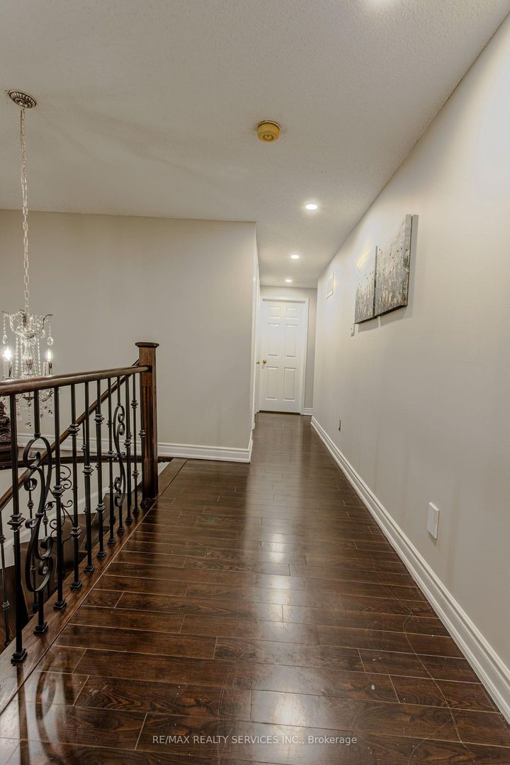 Photo 22 at 32 Heddon Court, Heart Lake East, Brampton