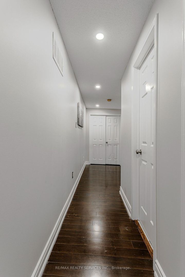 Photo 23 at 32 Heddon Court, Heart Lake East, Brampton