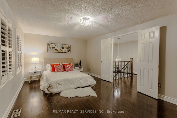 Photo 24 at 32 Heddon Court, Heart Lake East, Brampton