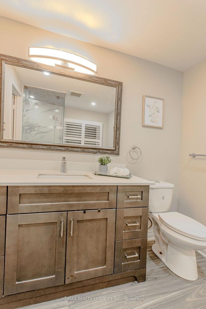 Photo 27 at 32 Heddon Court, Heart Lake East, Brampton