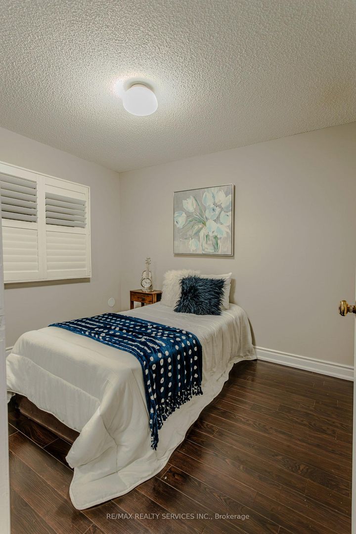 Photo 28 at 32 Heddon Court, Heart Lake East, Brampton