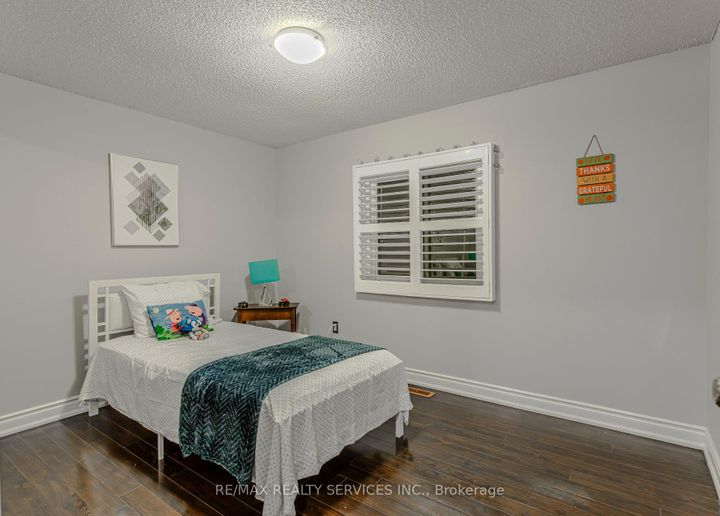 Photo 32 at 32 Heddon Court, Heart Lake East, Brampton