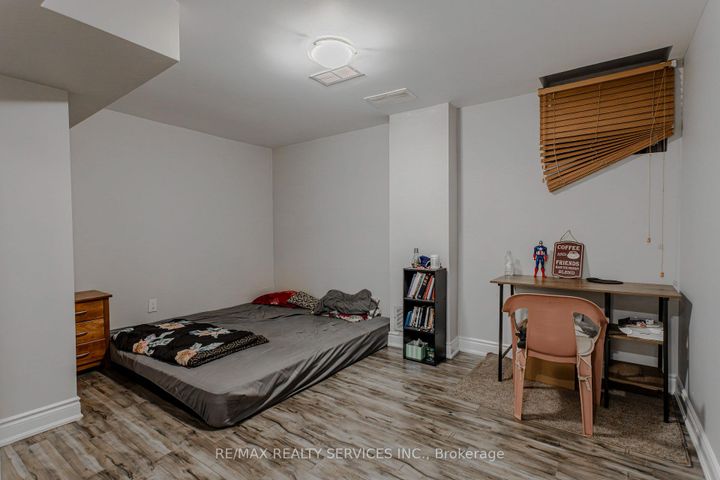 Photo 42 at 32 Heddon Court, Heart Lake East, Brampton