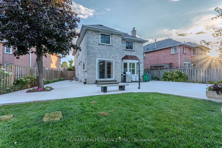 Photo 46 at 32 Heddon Court, Heart Lake East, Brampton