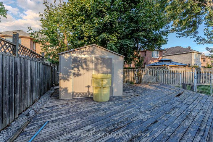 Photo 49 at 32 Heddon Court, Heart Lake East, Brampton