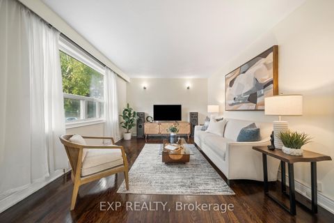 Photo 2 at 55 Winston Park Boulevard, CFB, Toronto