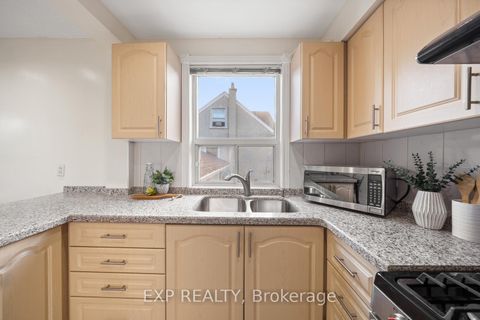 Photo 5 at 55 Winston Park Boulevard, CFB, Toronto