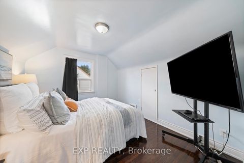Photo 11 at 55 Winston Park Boulevard, CFB, Toronto
