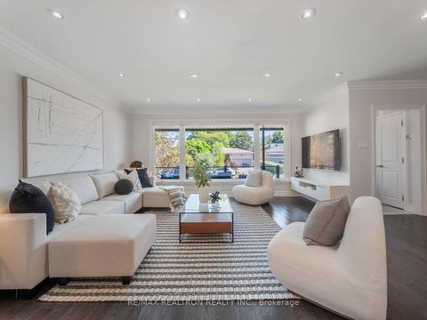 Photo 6 at 10 Terrydale Drive, Bathurst Manor, Toronto
