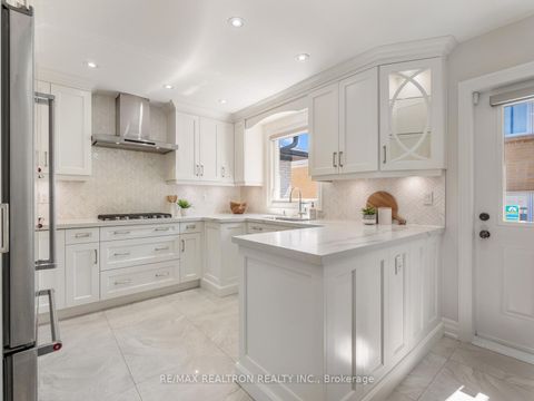Photo 14 at 10 Terrydale Drive, Bathurst Manor, Toronto